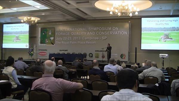 Colheita e cura de feno de alta qualidade. Steve Orloff (University of California)