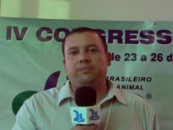 Complexo enzimático em dietas para fêmeas nas fases de crescimento e terminação